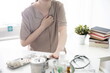 © 상은 신 - Woman suffering from chest pain