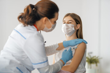 Wall Mural - Doctor vaccinating child