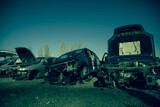 Fototapeta Big Ben - Desguace de coches, vehículos viejos para chatarra