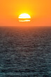 coucher du soleil sur la mer 