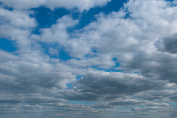 nuages sur ciel bleu