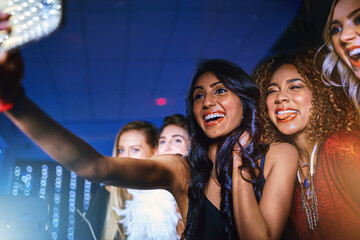 Aufkleber - Its an awesome night worth remembering. Cropped shot of a group of friends taking a selfie while partying in a club.