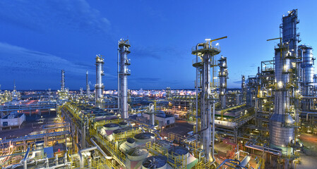 Wall Mural - refinery - chemical factory at night with buildings, pipelines and lighting - industrial plant
