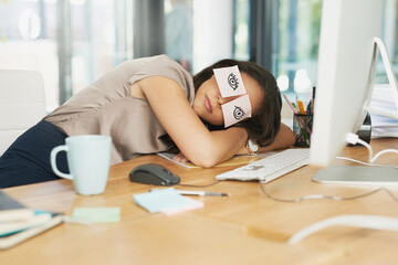 Aufkleber - Time for a catnap. Shot of a tired businesswoman napping at her desk with adhesive notes on her eyes.