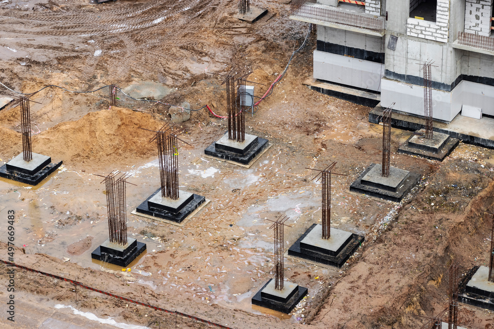 Monolithic reinforced concrete foundations for the construction of a ...
