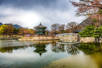 Wall Mural - pavilion in the garden at Gyeonggung palace, Seoul South Korea.