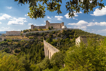 Canvas Print - Spoleto castle with aqueduct in Umbria, Italy