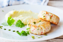 Fish Or Chicken Cutlets With Mashed Potatoes