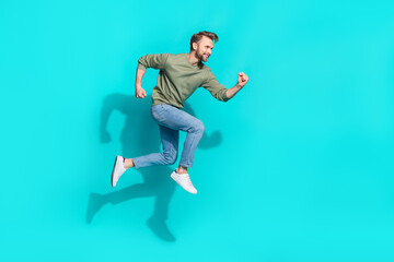 Poster - Full length photo of young blond guy run wear sweater jeans sneakers isolated on teal background