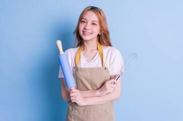 Canvas Print - Portrait of housewife posing on blue background