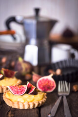 Sticker - tartlets with custard cream and figs