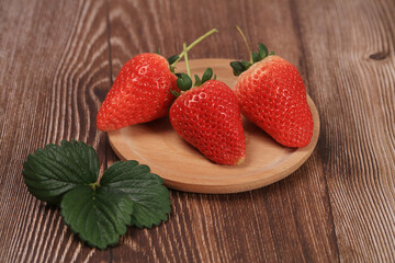 Poster - Fresh strawberries on the plate, fresh strawberries on the table