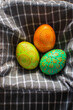Wielkanocne jaja ręcznie malowane woskiem, tradycyjne, polskie, wosk pszczeli, wielkanoc, święconka