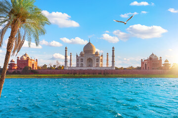 Wall Mural - Beautiful Taj Mahal Mausoleum on the bank of the Yumana river, Agra, India