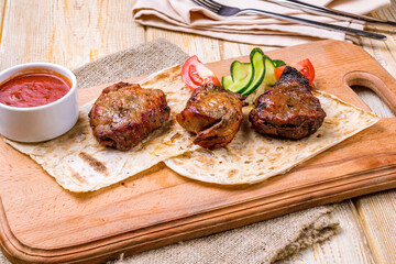 Canvas Print - Beef kebab with tomato sauce and vegetables on the board