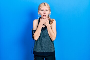 Canvas Print - Beautiful caucasian woman with blond hair wearing sportswear shouting and suffocate because painful strangle. health problem. asphyxiate and suicide concept.