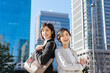 © chachamal - 外回り中の2人の女性（ビジネスイメージ）