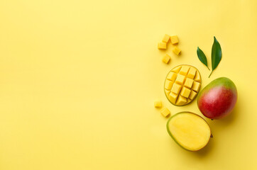Canvas Print - Fresh whole half and sliced mango fruit
