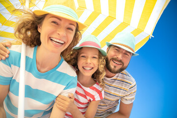 Wall Mural - Happy family on summer vacation