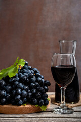 Wall Mural - Red wine and grapes on wooden background