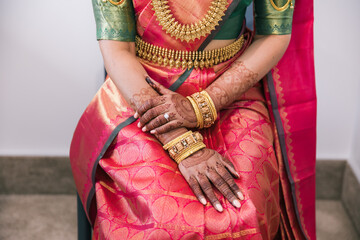 Canvas Print - South Indian Tamil bride's wedding henna mehendi mehndi hands close up