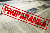 Fototapeta  - Eine Zeitung und die Propaganda