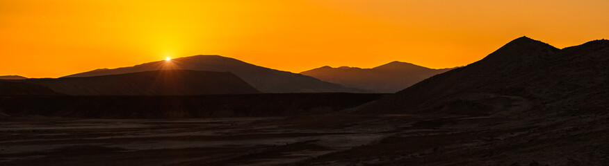 Wall Mural - Bright sunset in the mountains