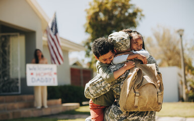 Canvas Print - Emotional family reunion