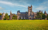 Fototapeta Nowy Jork - The University of Toronto and the Front Campus
