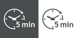 Logo con texto 5 min con silueta de esfera de reloj simple con líneas con forma de flecha en círculo en fondo gris y fondo blanco