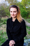 Fototapeta Młodzieżowe - portrait of young brunette woman in a park