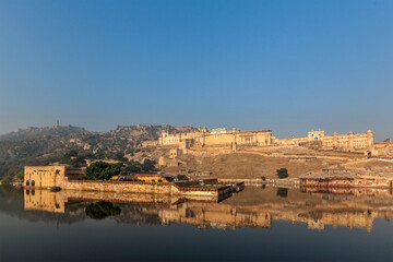 Fototapete - Famous Rajasthan landmark - Amer (Amber) fort, Rajasthan, India