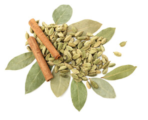 Wall Mural - Green cardamom pods,cinnamon and aromatic bay leaves on white background