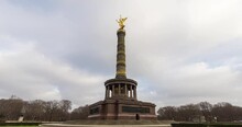 Daytime Time Lapse Of The Victory Column In Downtown Berlin. 360 View Of Central Place In The German Capital City
