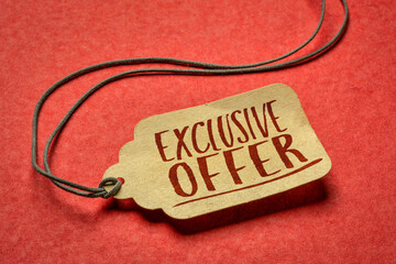 Wall Mural - exclusive offer -  sign a paper price tag against textured red paper, shopping and marketing concept