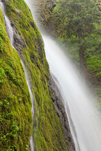 USA, Oregon, Columbia River Gorge, Starvation Creek Falls, View Of Falling Water