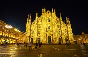 Canvas Print - The stunning Milan Cathedral in night illumination, Italy