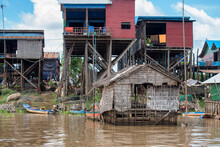 KOMPO KHLEANG, CAMBODIA - JULY 29: Old Homes And New Homes At Kompo Khleang On Tonle Sap Lake In Cambodia On July 29, 2016.