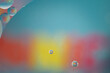 Kolorowe krople różnej wielkości. Abstrakcyjne połączenie wody i kolorów