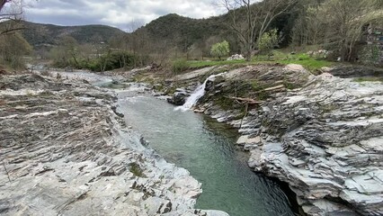 Sticker - Rivière de montagne dans les Cévennes, Occitanie