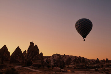 Wall Mural - hot air ballon silhouette at sunrise in Goreme, Turkey