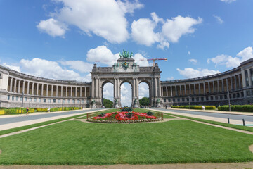 parc du cinquantenaire with the triumphal arch built for belgian independence brussels, belgium