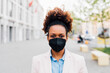 © Westend61 - Businesswoman wearing protective face mask for smog