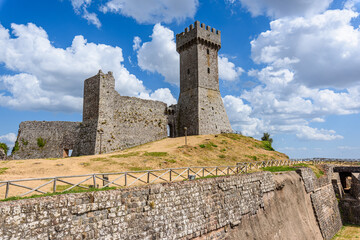 Wall Mural - Fortezza di Radicofani, Siena, via Francigena, Val d'Orcia