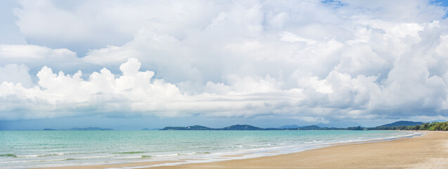 Wall Mural - panorama tropical beach and sea in sunny day