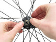Démontage, remontage et analyse d'une roue de vélo.