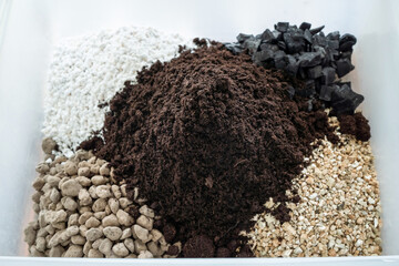 Potting soil mix media for plant that need good drainage medium. Peatmoss, Pumice, Perlite, Vermiculite and Charcoal.