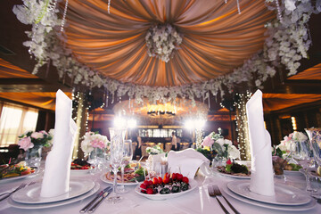 Wall Mural - Served wedding banquet table with dishes in the restaurant