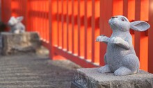宮崎の開運観光スポットで有名な鵜戸神宮の兎石像・2023年は卯年（うさぎ年）