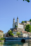 Fototapeta  - Aarburg, Kirche, Festung, Aare, Fluss, Altstadt, Altstadthäuser, Flussufer, Uferweg, Aargau, Zofingen, Frühling, Sommer, Schweiz